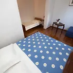 In With Sea View, Terrace, Air Conditioning, Wi-fi Duće