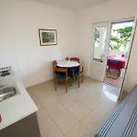 In With Sea View, Terrace, Air Conditioning, Wi-fi *