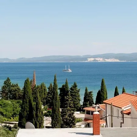 In With Sea View, Terrace, Air Conditioning, Wi-fi Apartment Duce