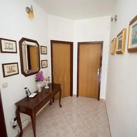 Apartment In With Sea View, Terrace, Air Conditioning, Wi-fi
