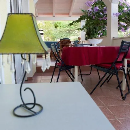 In With Sea View, Terrace, Air Conditioning, Wi-fi Duće