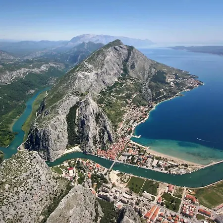In With Sea View, Terrace, Air Conditioning, Wi-fi Apartament Duće